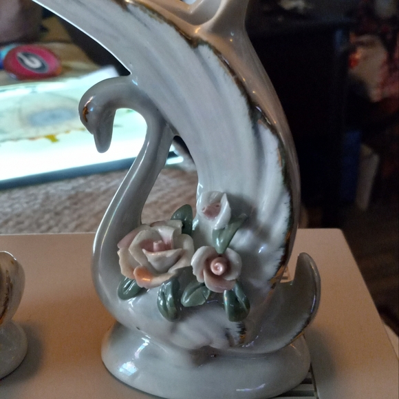 Vintage Pair of Porcelain Swan Bud Vases - Picture 2 of 9